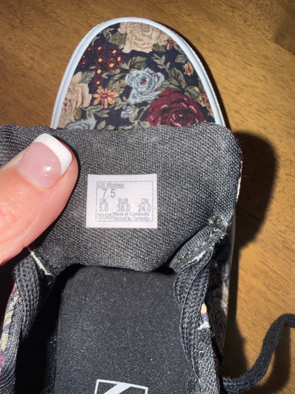 Vans Floral Low-Top Sneakers in Black, Burgundy, Cream - Picture 7 of 9